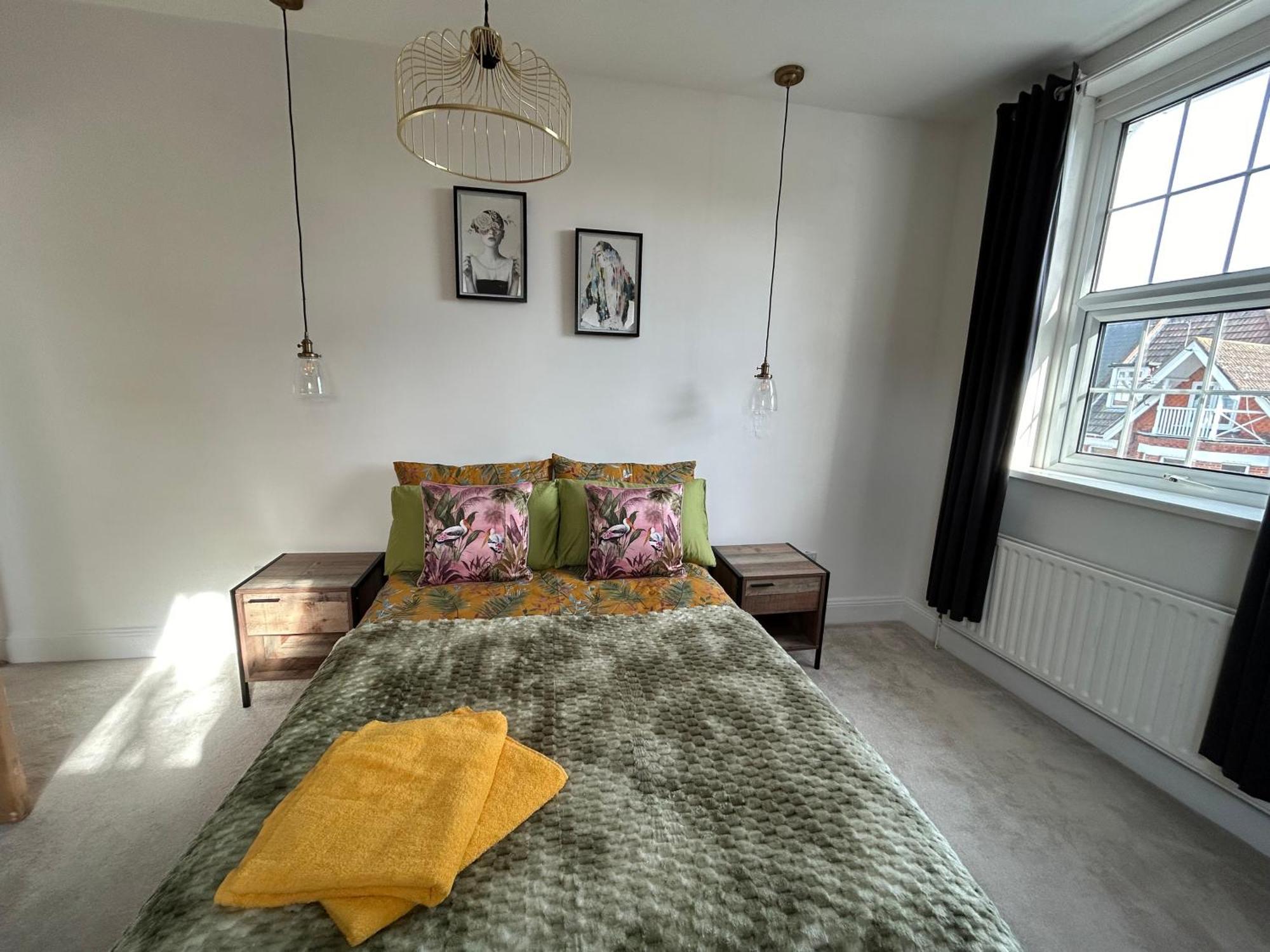 Seaside Rentals Bournemouth - 2Br, Upto 6Ppl, Beach 3 Min Walk, Dogs Ok, Wifi, Park 2 Cars المظهر الخارجي الصورة