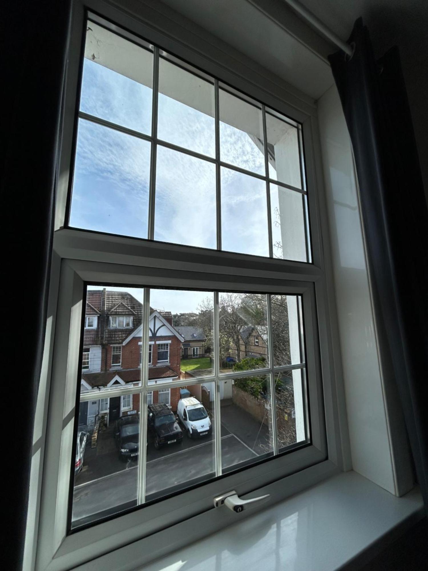 Seaside Rentals Bournemouth - 2Br, Upto 6Ppl, Beach 3 Min Walk, Dogs Ok, Wifi, Park 2 Cars المظهر الخارجي الصورة