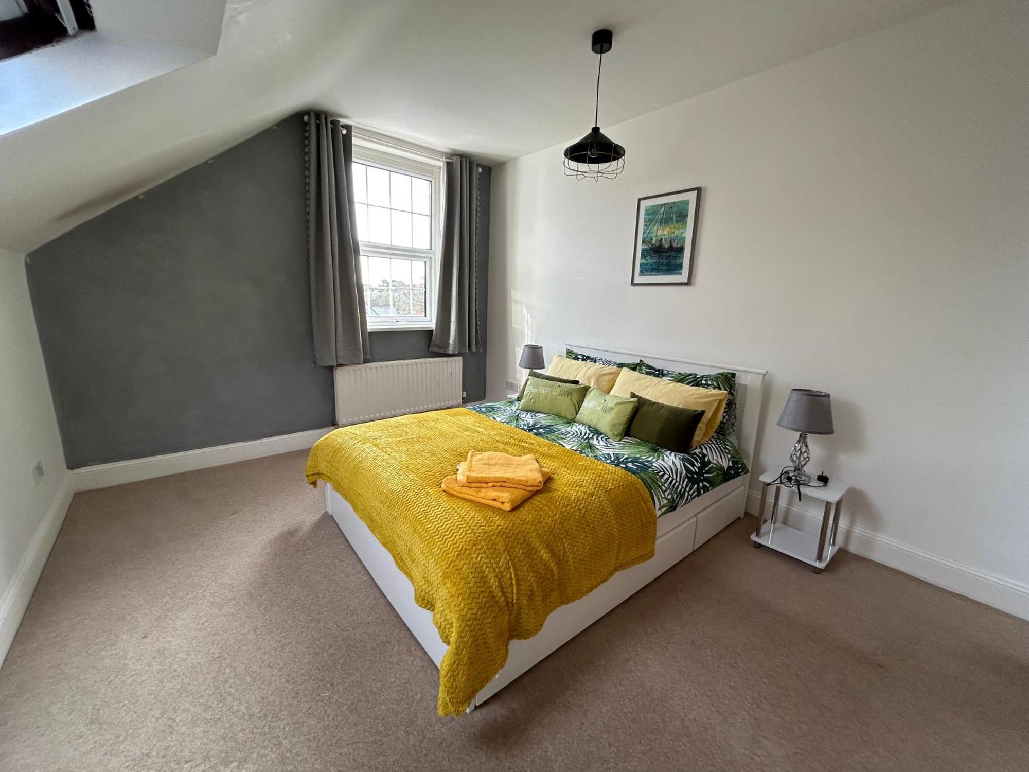 Seaside Rentals Bournemouth - 2Br, Upto 6Ppl, Beach 3 Min Walk, Dogs Ok, Wifi, Park 2 Cars المظهر الخارجي الصورة