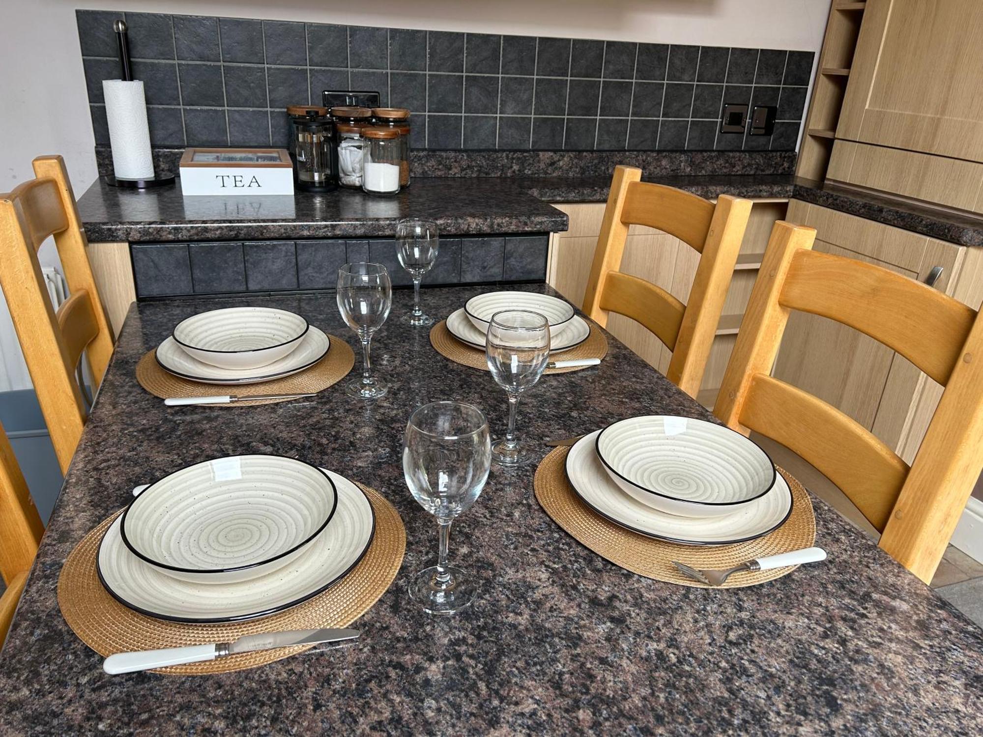 Seaside Rentals Bournemouth - 2Br, Upto 6Ppl, Beach 3 Min Walk, Dogs Ok, Wifi, Park 2 Cars المظهر الخارجي الصورة